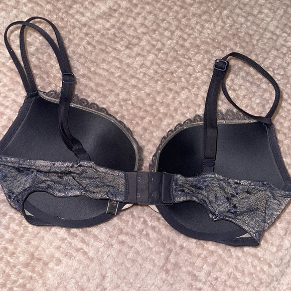 Victoria’s Secret push up bra - Picture 2 of 3